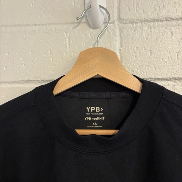 Abercrombie & Fitch YPB NeoKnit Mini Crew in Black - Picture 6 of 6